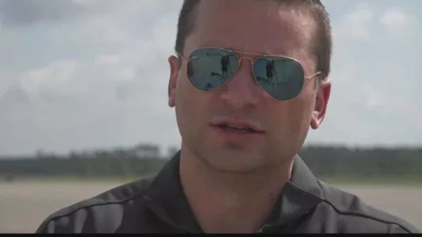 Young &#039;Top Gun&#039; fan grows up to become Jacksonville pilot, airport director.