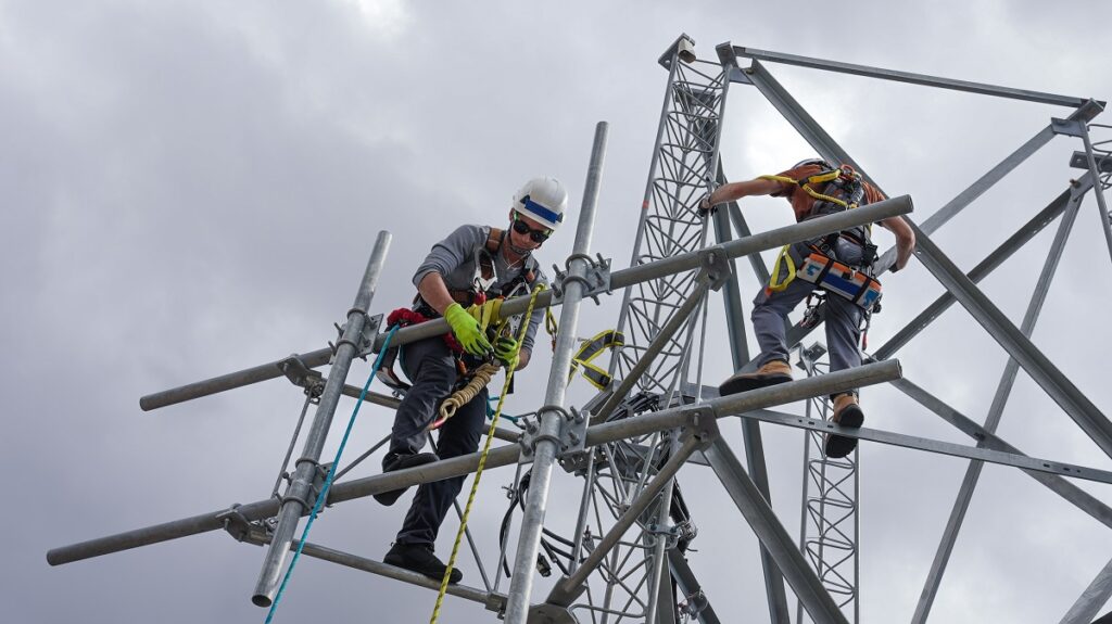Learning Alliance: Changing Lives, One Veteran at a Time men working high up on scaffolding