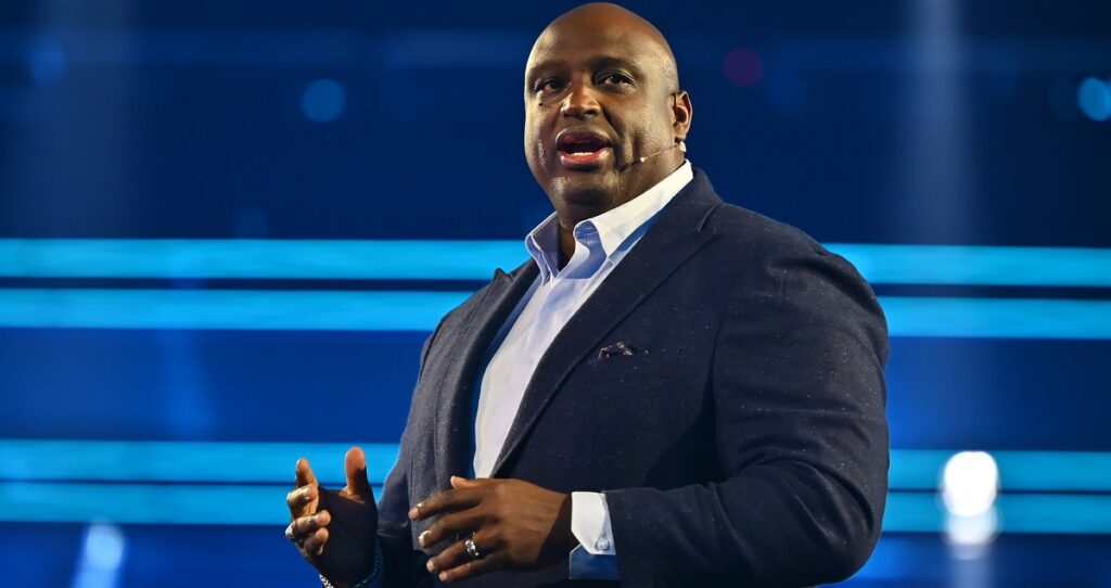 Rodney Bullard speaks onstage